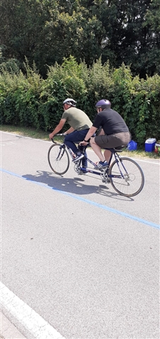 Coccolino in pista sul tandem